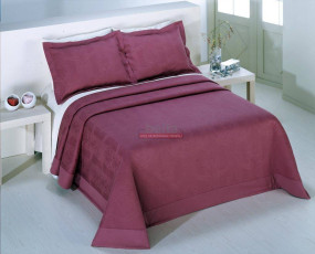 Bordo yatak örtüsü