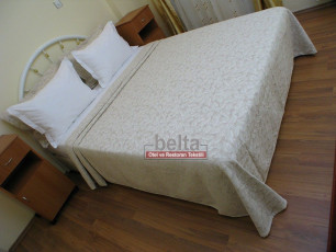 Batik desenli taş rengi yatak örtüsü